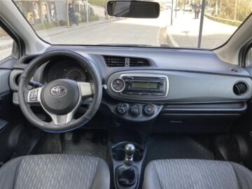 TOYOTA YARIS 2012