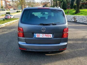 VW TOURAN 2008 AUTOMATIC 2.0 NAFT ZVICRA