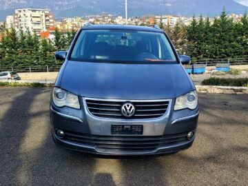 VW TOURAN 2008 AUTOMATIC 2.0 NAFT ZVICRA