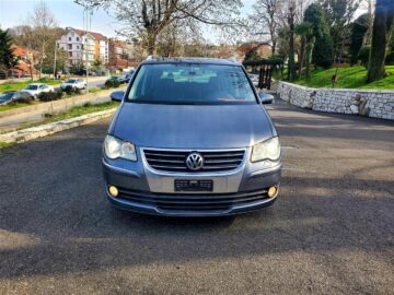 VW TOURAN 2008 AUTOMATIC 2.0 NAFT ZVICRA