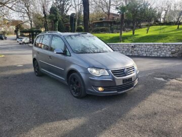 VW TOURAN 2008 AUTOMATIC 2.0 NAFT ZVICRA