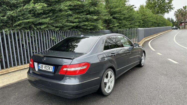 Mercedes E 220