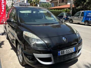 Jepet me qera Renault Scenic 2012