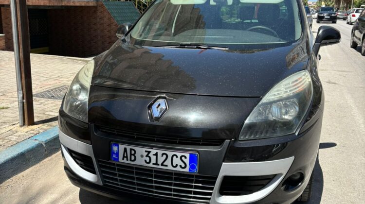 Jepet me qera Renault Scenic 2012