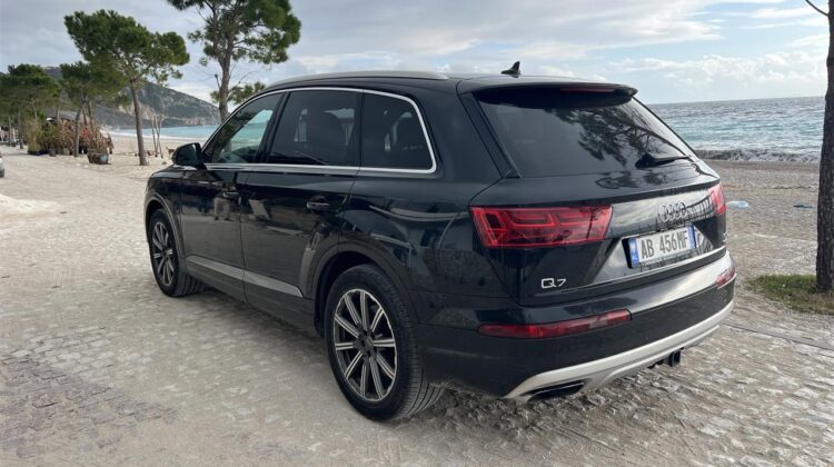 Shitet Audi Q7 Viti 2017 Motore 3.0 Benzine!!