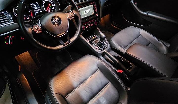 *VW JETTA Premium.*