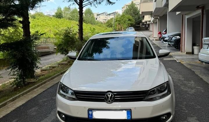 Volkswagen Jetta me qera